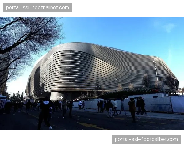 伯纳乌球场特别展示：皇马欧冠14冠纪念墙新增互动体验区